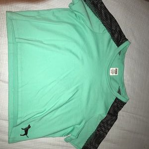 Crop top vs pink shirt !